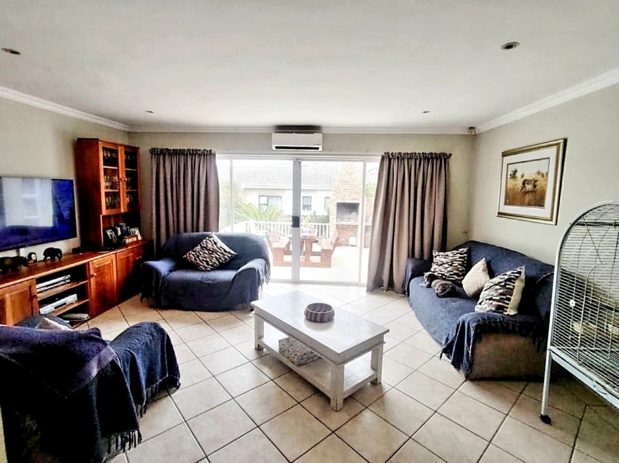 6 Bedroom Property for Sale in Kidds Beach Eastern Cape